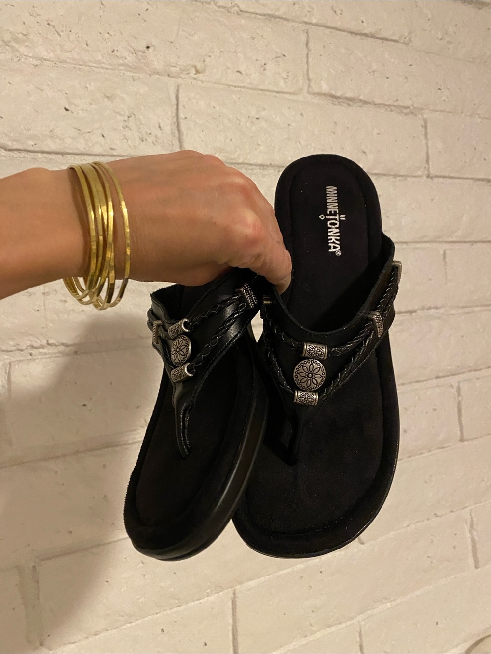 🌼NWOT Minnetonka Black Braided Thong Sandals with Silver Concho Accents